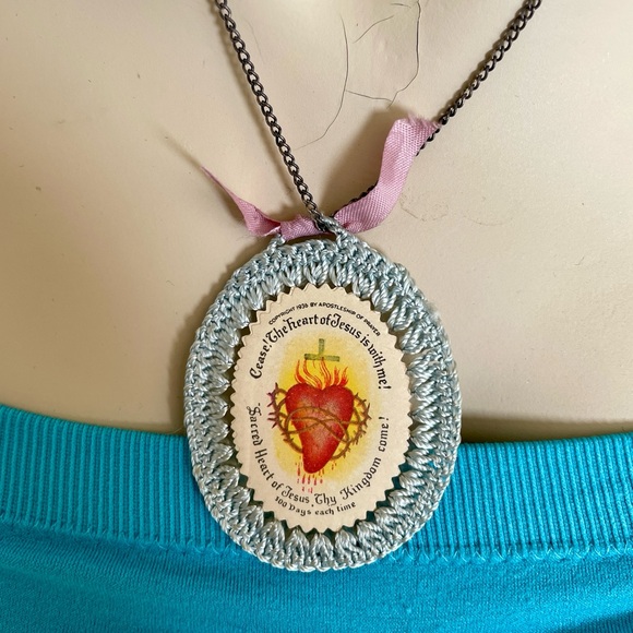 Handmade Artisan Vintage Crochet SACRED HEART Scapular NECKLACE - Picture 8 of 14